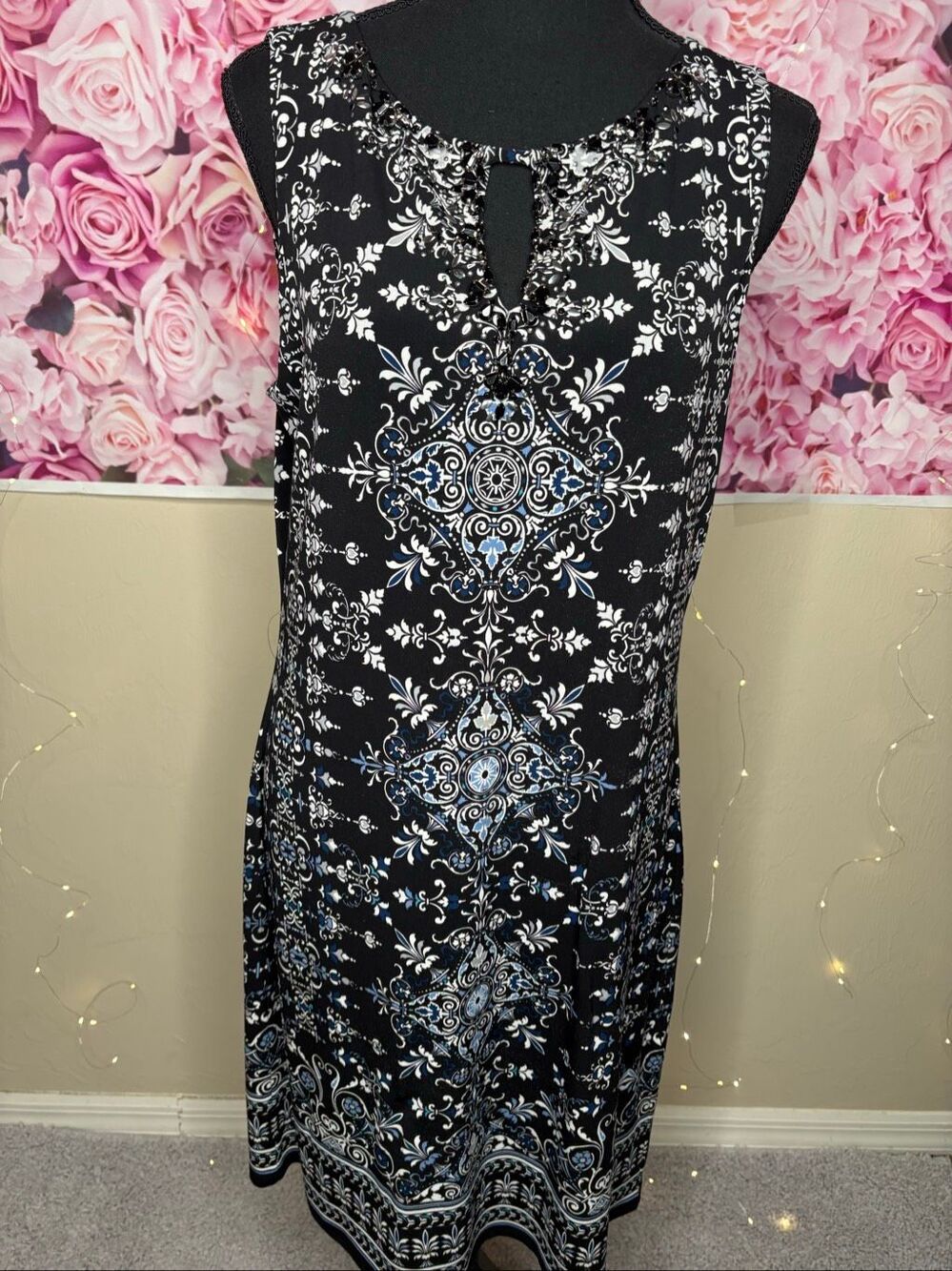 White House Black Market Black& Blue Scroll Printed Embellished Sheath Dress Siz
